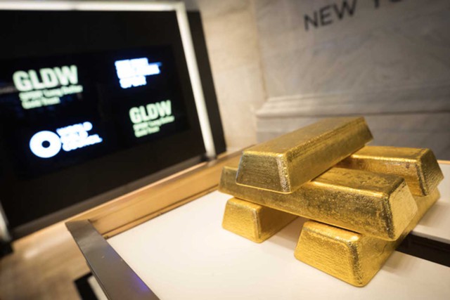 Стоимость золота падает
