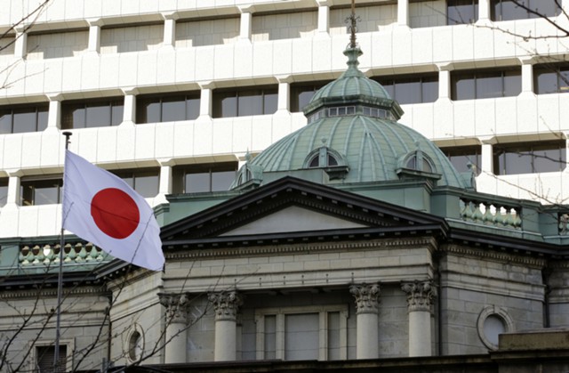 Банк Японии оставил