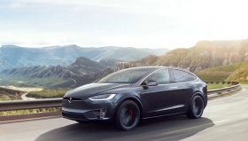 Автопилот Tesla можно